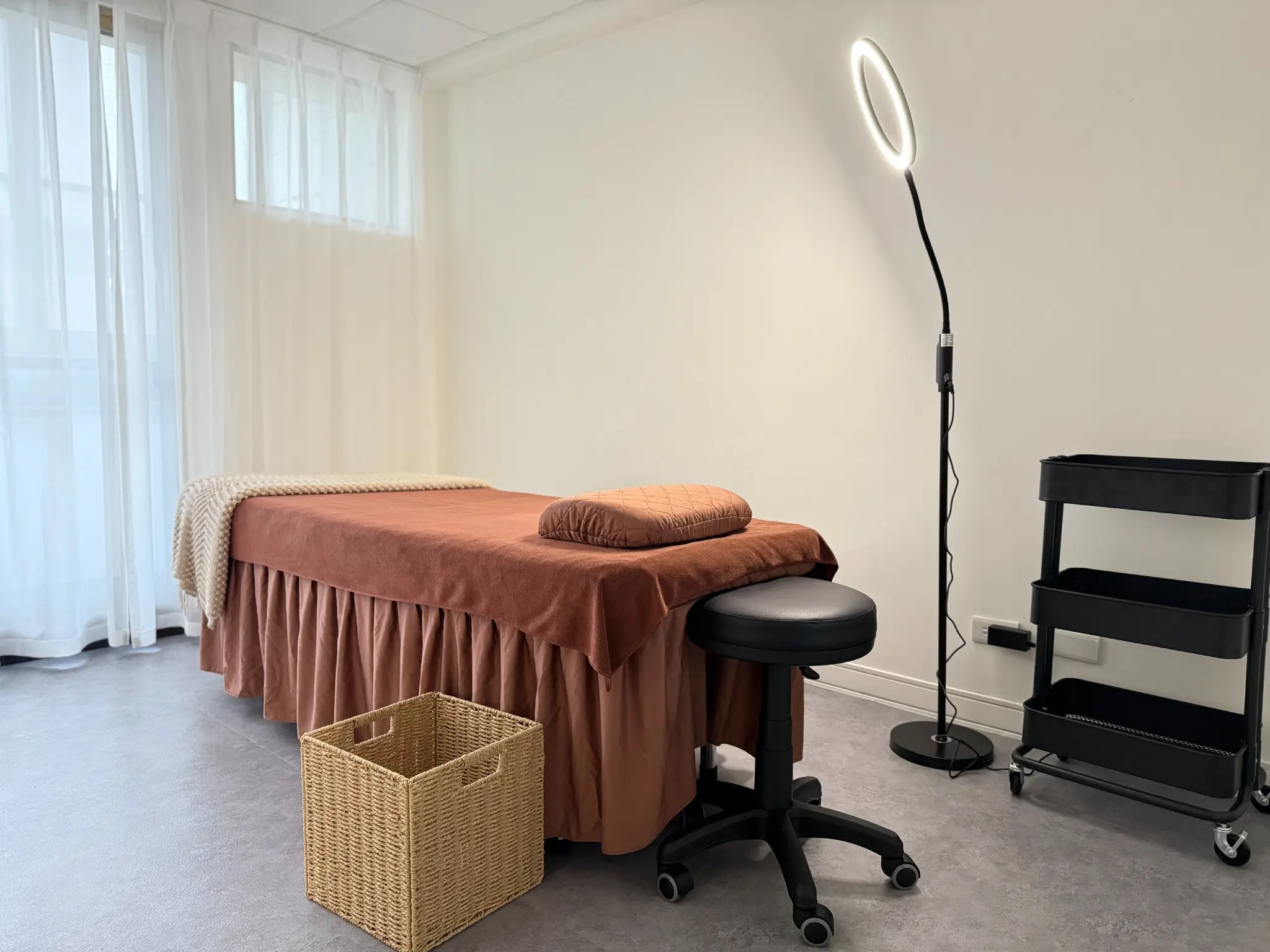 去你的工作室 台中市政府館 可調高度美容床