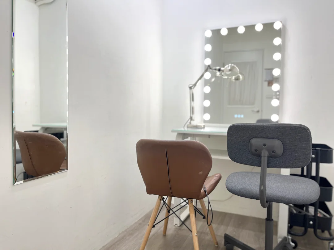 去你的工作室 忠孝復興館 美甲彩妝桌